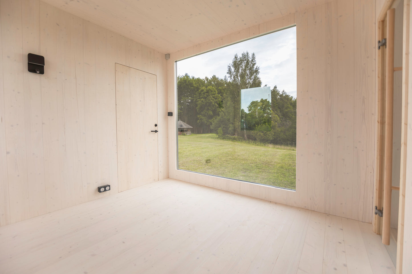 Davos – āra sauna 4–6 personām ar izvēles dušas un tualetes telpu